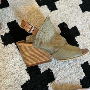 Green Miz Mooz soft leather wedge sandal. Size 9/40